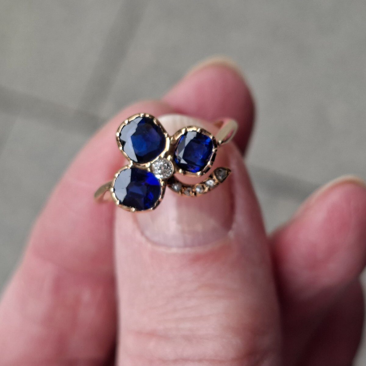Antiker Saphir Diamant Ring "Kleeblatt" in 14K Rotgold, um 1890 – Bild 11