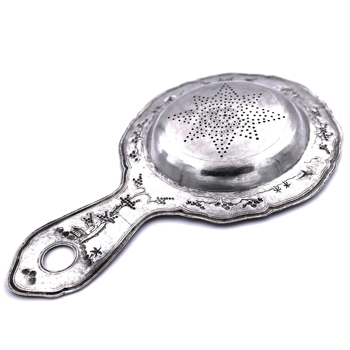 Antikes Silber Teesieb mit ländlichen Szenen, um 1900 – Bild 5