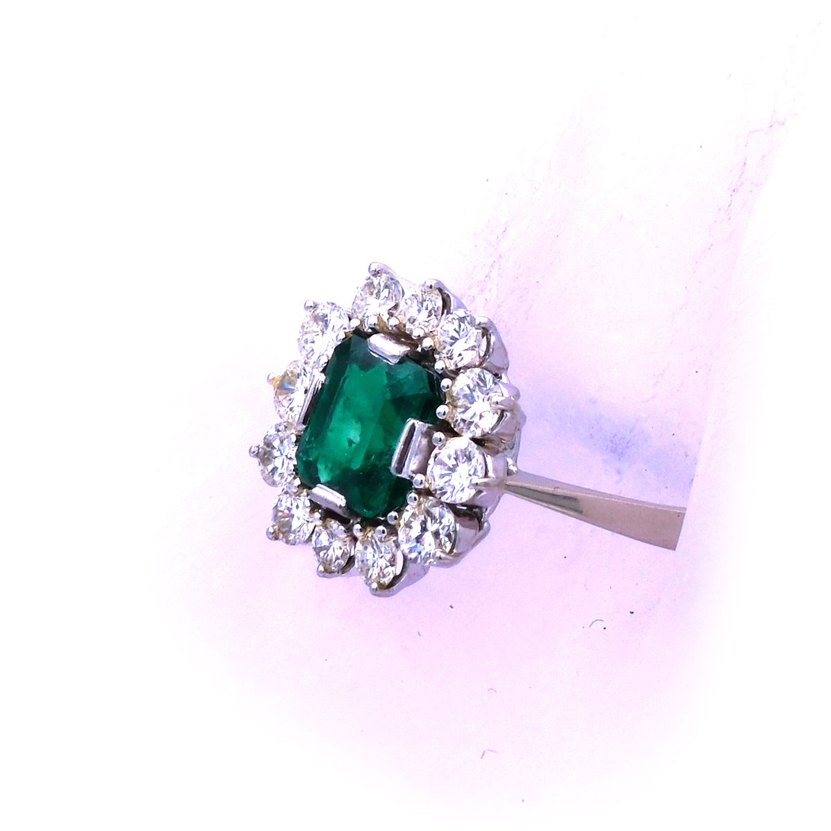 Smaragd Diamant Ring Entouragering Weissgold 585 14K Vintage Luxusschmuck gebraucht kaufen Stephanie Bohm Antiker Schmuck